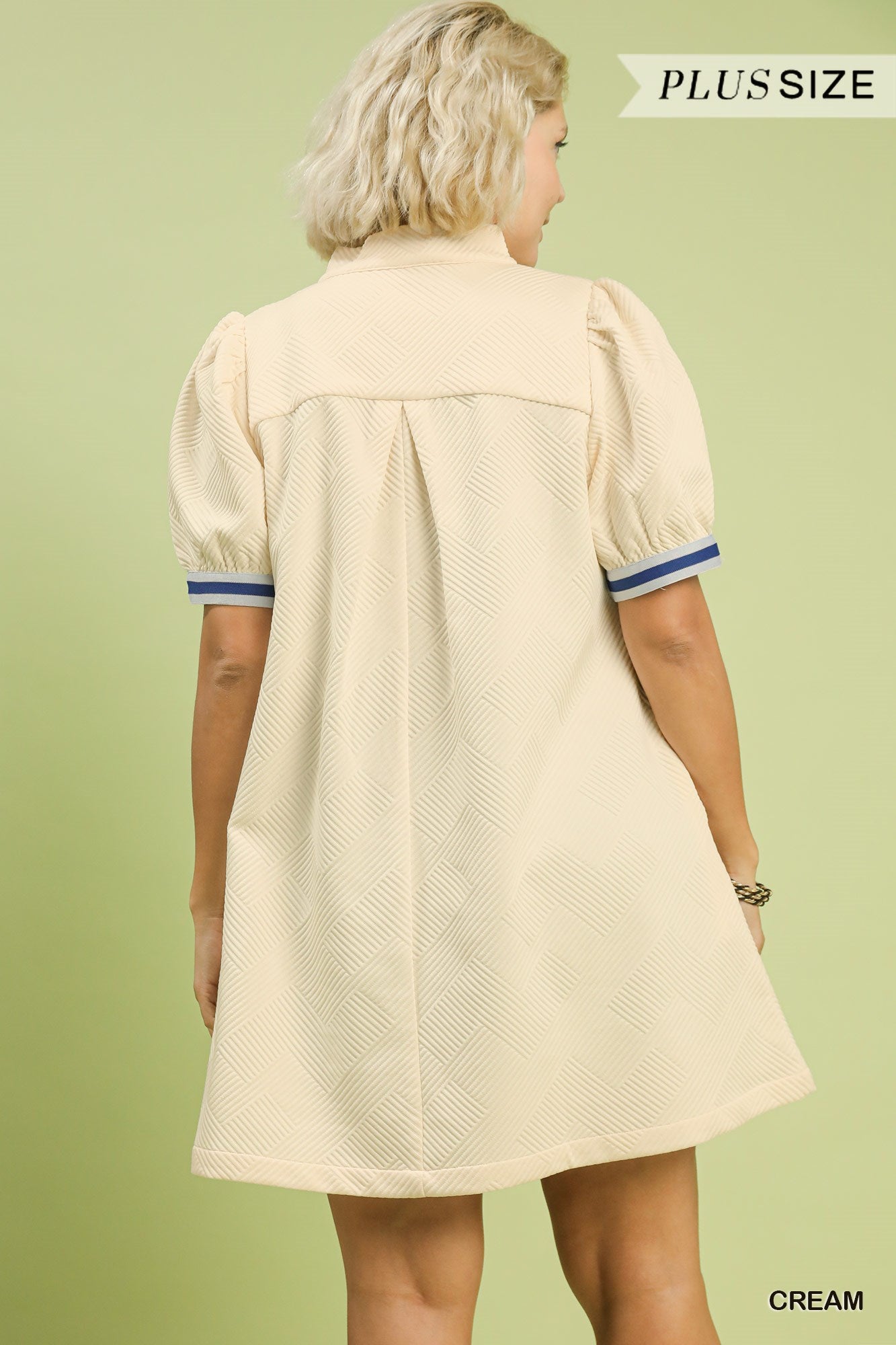 The Coastal Textured Shift Dress - Curvy