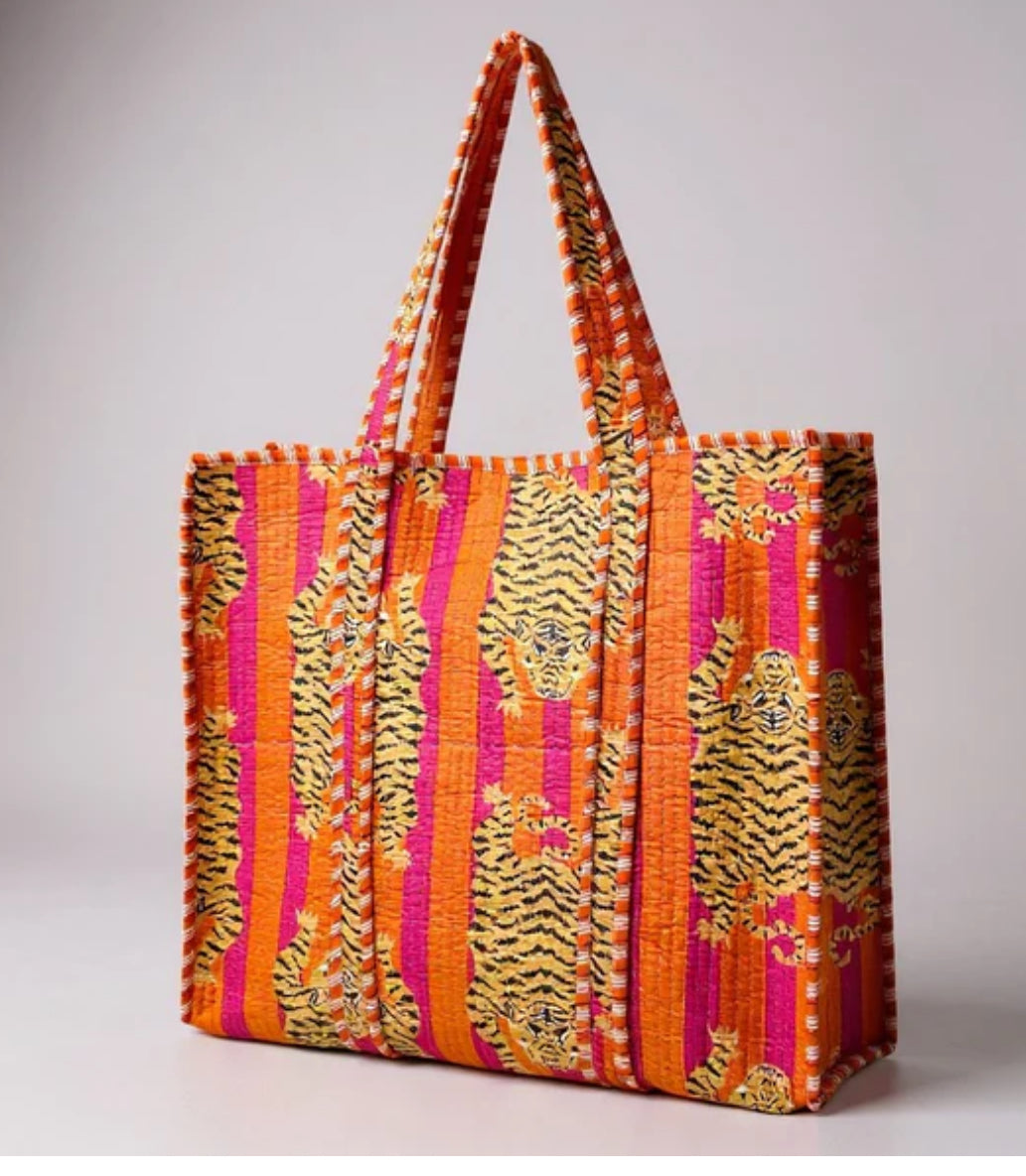 Flat Tiger Large tote Bags