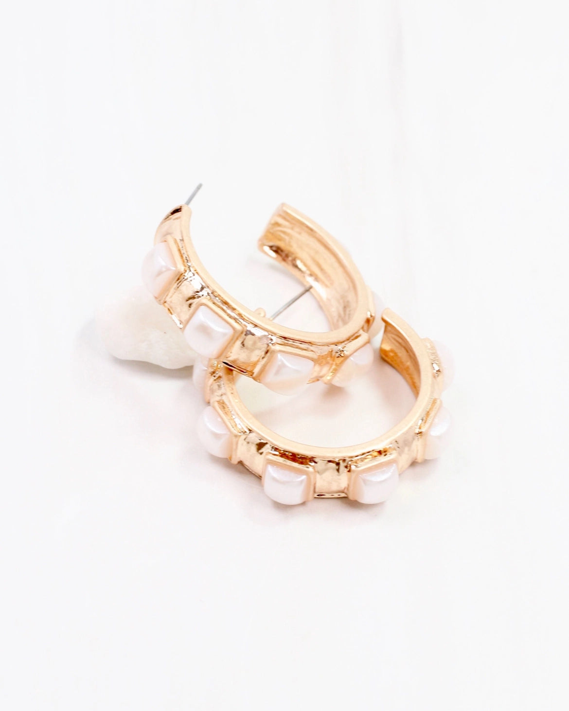 Caroline Hill - Allie Hammered Gold Earring Pearl
