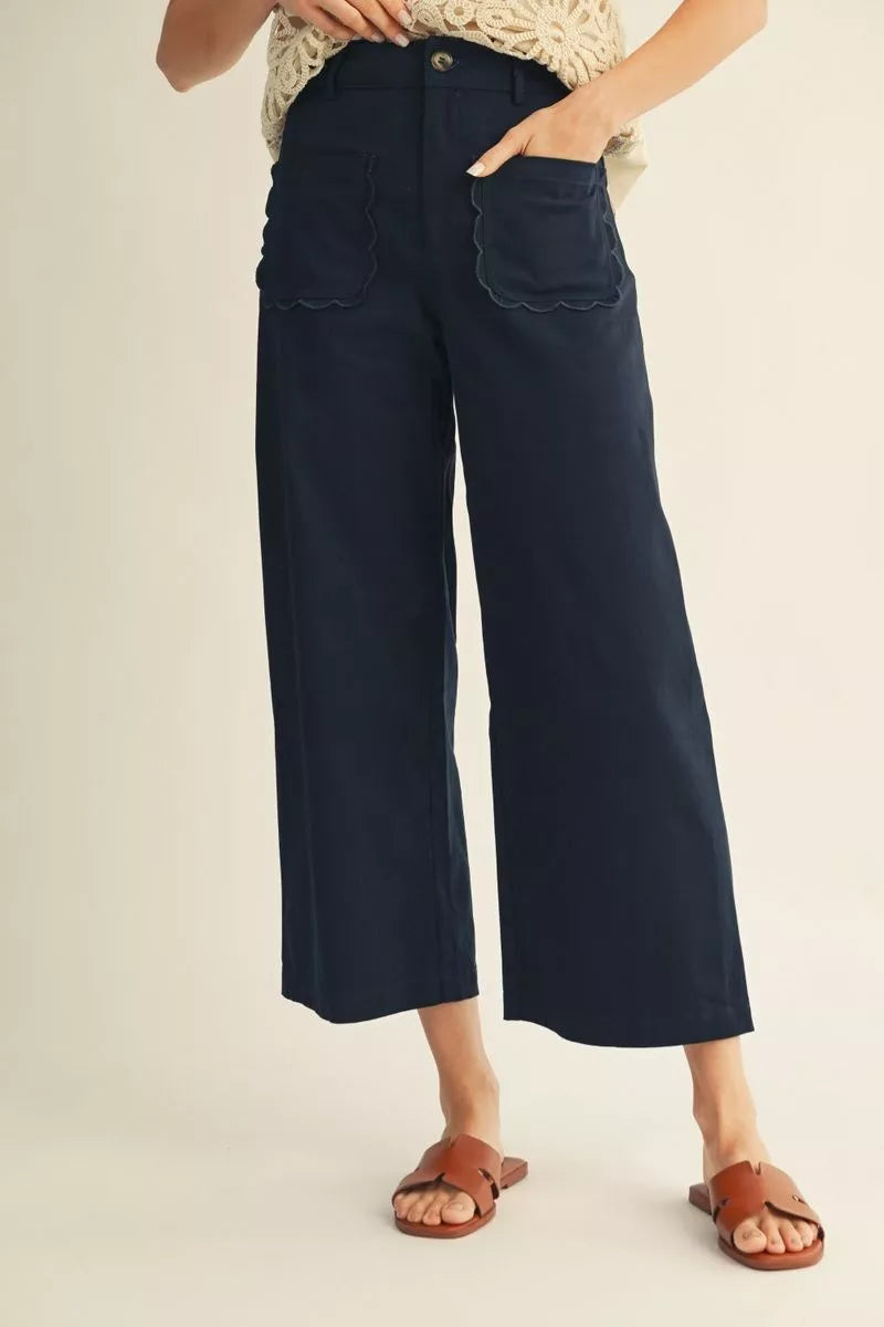 Everyday Scallop Pocket Pants